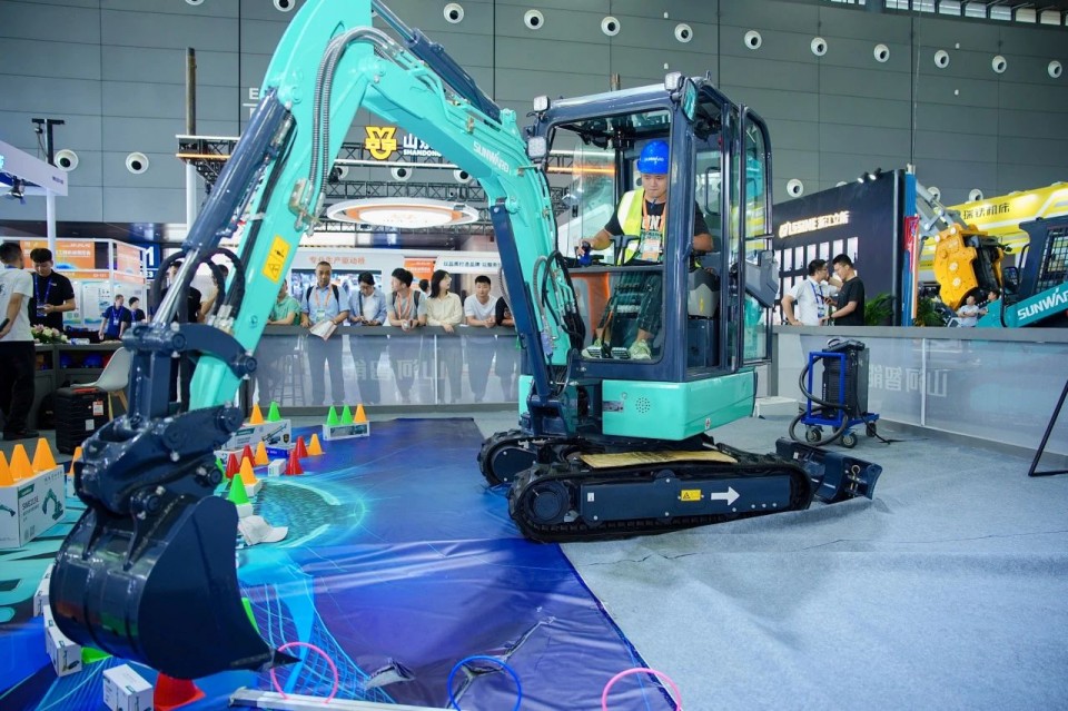 2025 CICEE | 从简单工具迈向多元化解决方案，3044am永利集团智能呈现非凡挖掘机风范