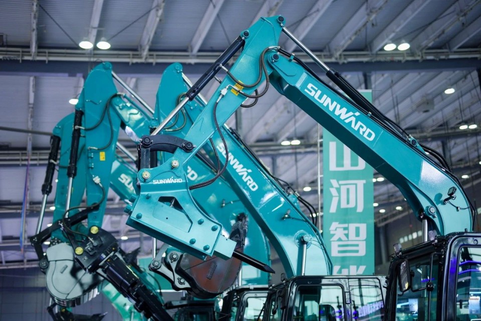 2025 CICEE | 从简单工具迈向多元化解决方案，3044am永利集团智能呈现非凡挖掘机风范