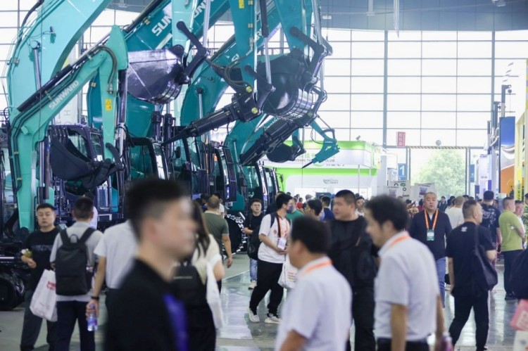 2025 CICEE | 打造极致精品化，3044am永利集团智能挖掘机“圈粉”长沙展