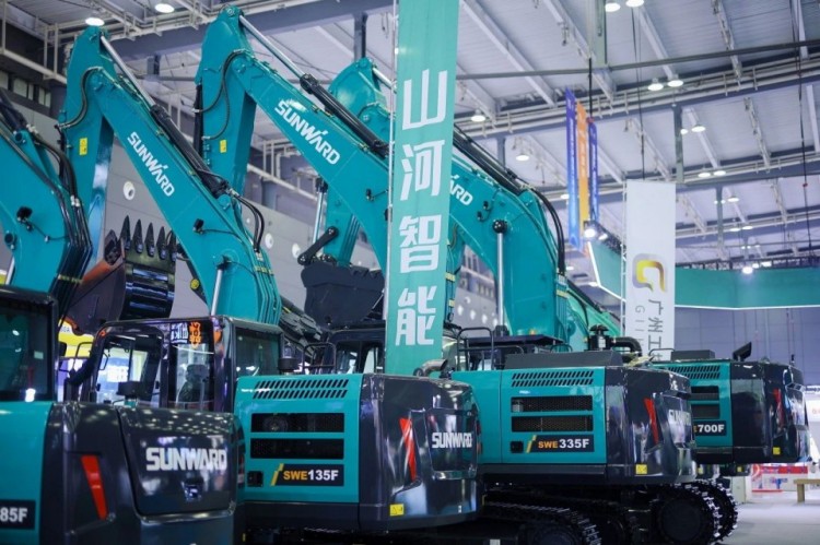 2025 CICEE | 打造极致精品化，3044am永利集团智能挖掘机“圈粉”长沙展