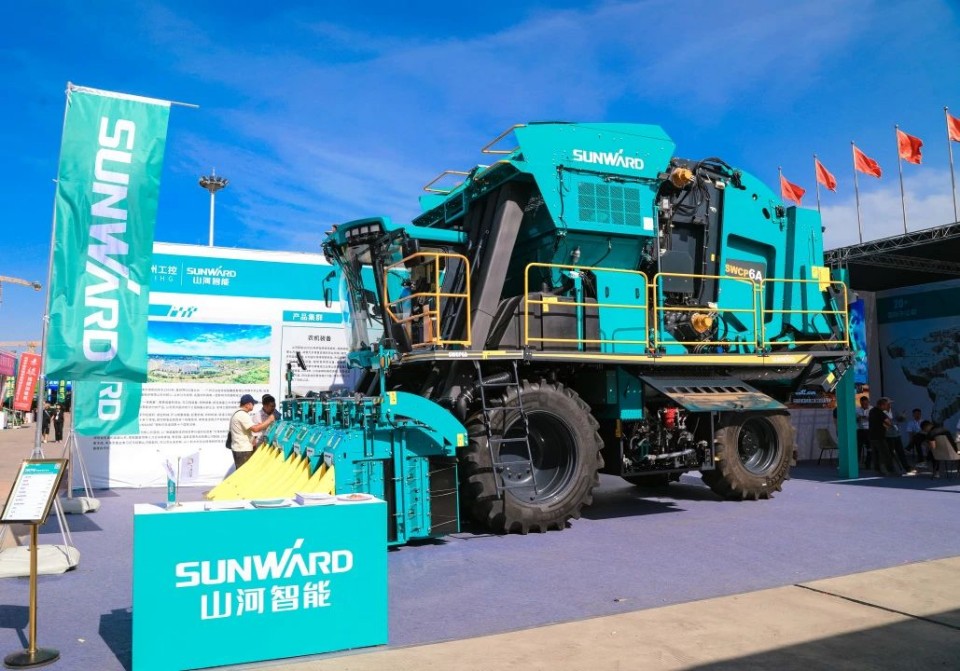 3044am永利集团智能亮相2025新疆国际农业机械博览会