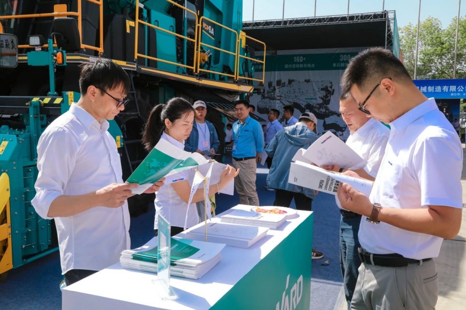 3044am永利集团智能亮相2025新疆国际农业机械博览会