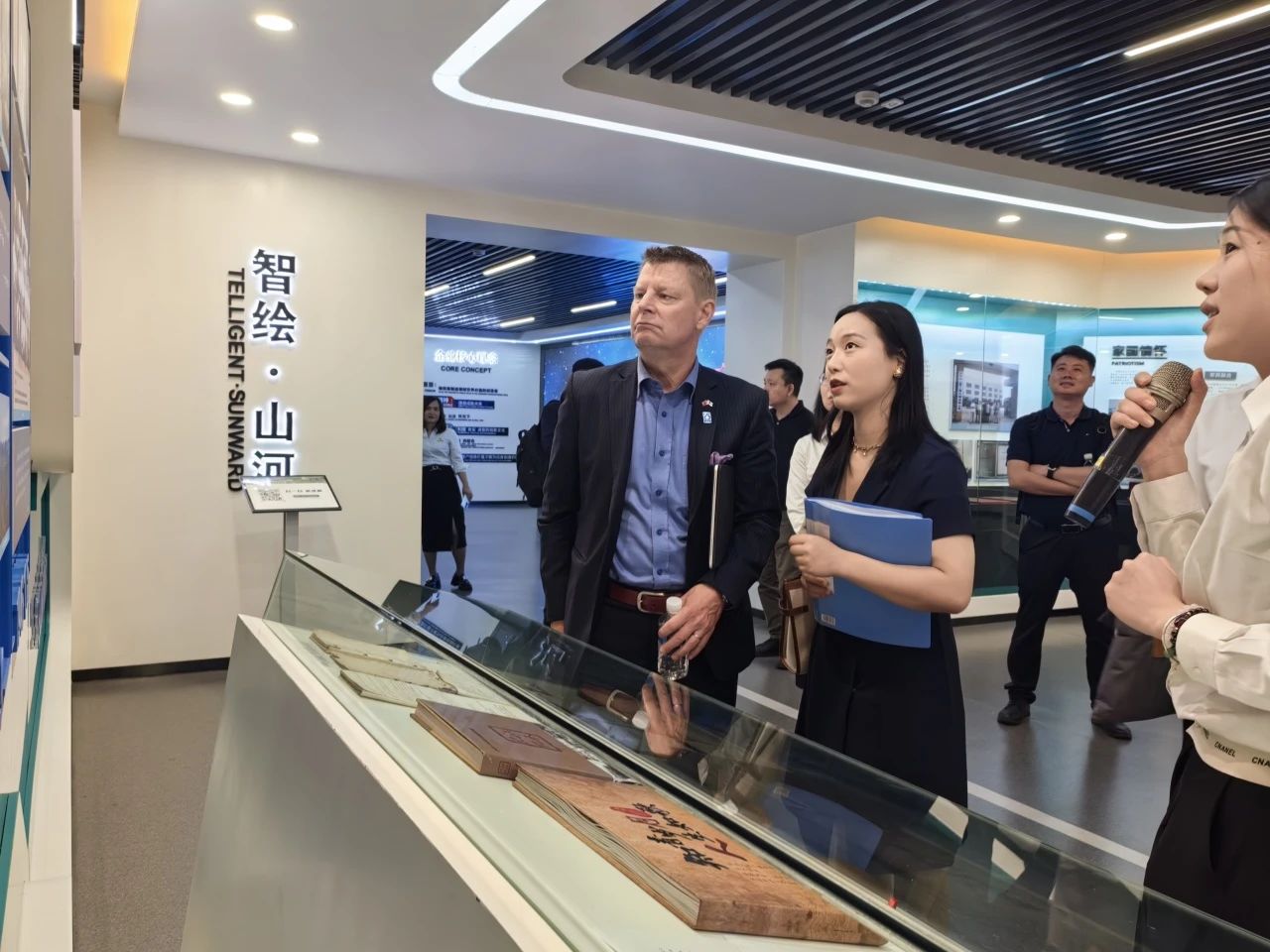 芬兰驻华大使馆商务参赞到访3044am永利集团智能