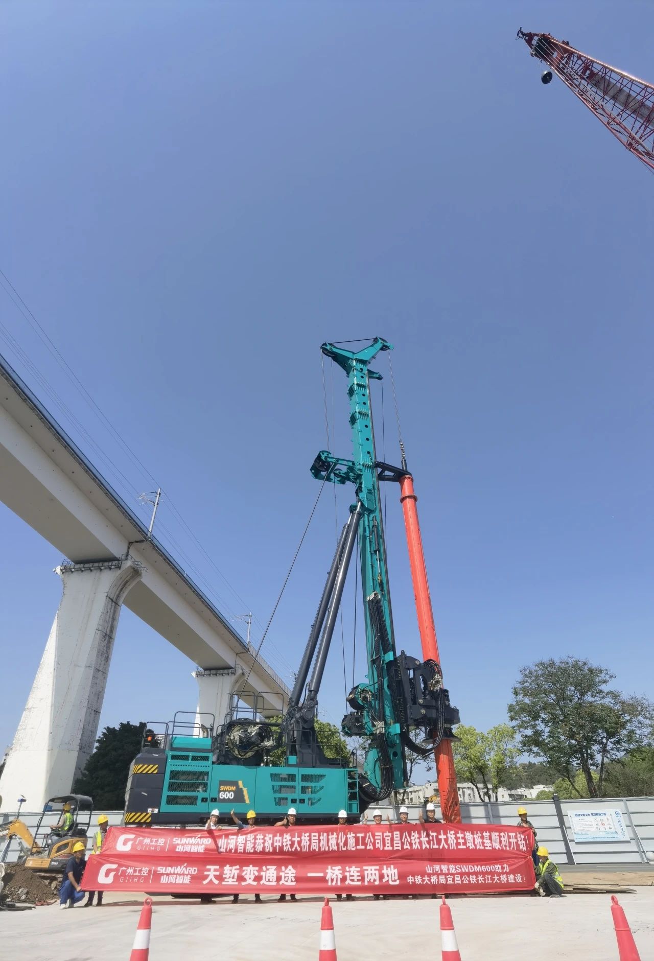 再战“天下级工程”！3044am永利集团智能旋挖钻机助力宜昌长江公铁大桥建设