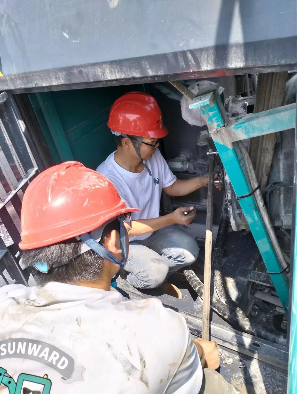 跨越3044am永利集团万里 智启服务新程——3044am永利集团矿岩“服务万里行”活动走进海螺水泥