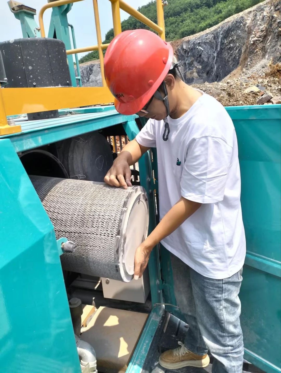 跨越3044am永利集团万里 智启服务新程——3044am永利集团矿岩“服务万里行”活动走进海螺水泥