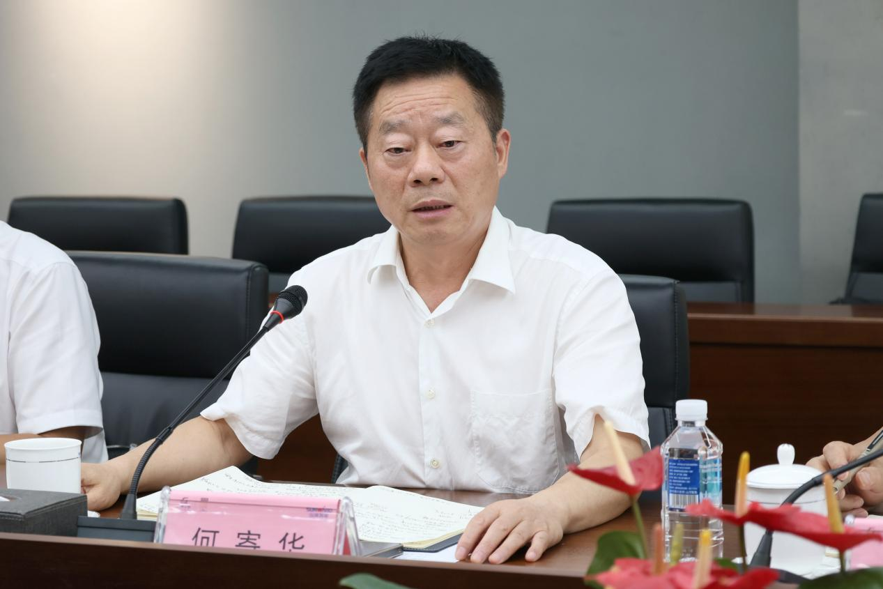 湖南省政协副主席、、省工程机械工业链链长何寄华调研3044am永利集团智能