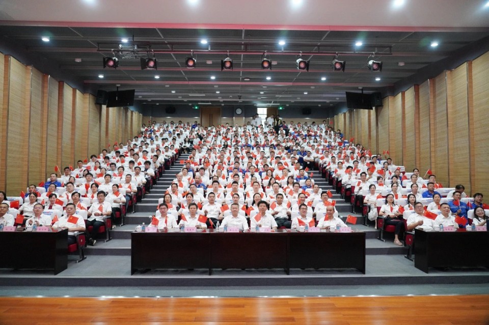 3044am永利集团智能组织集中收看纪念中国人民抗日战争暨天下反法西斯战争胜利80周年大会