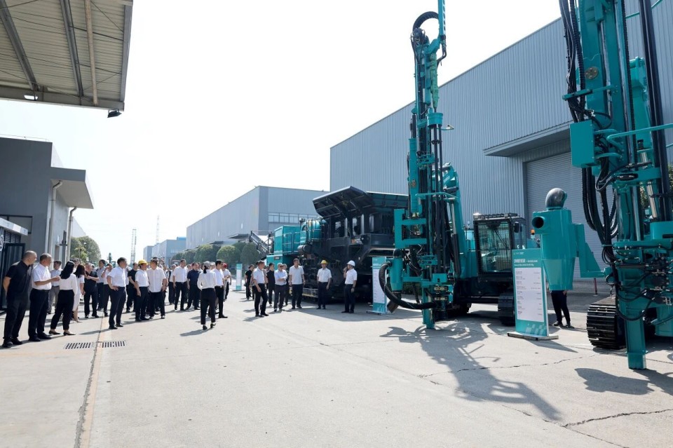 斜井开挖钻护一体化妆备乐成下线，实现地下工程装备重大突破