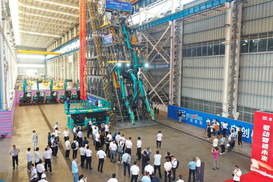斜井开挖钻护一体化妆备乐成下线，实现地下工程装备重大突破