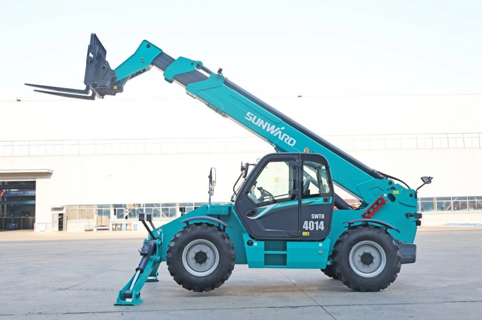 高端机型“双箭齐发”！！3044am永利集团智能两款伸缩臂叉装车乐成下线