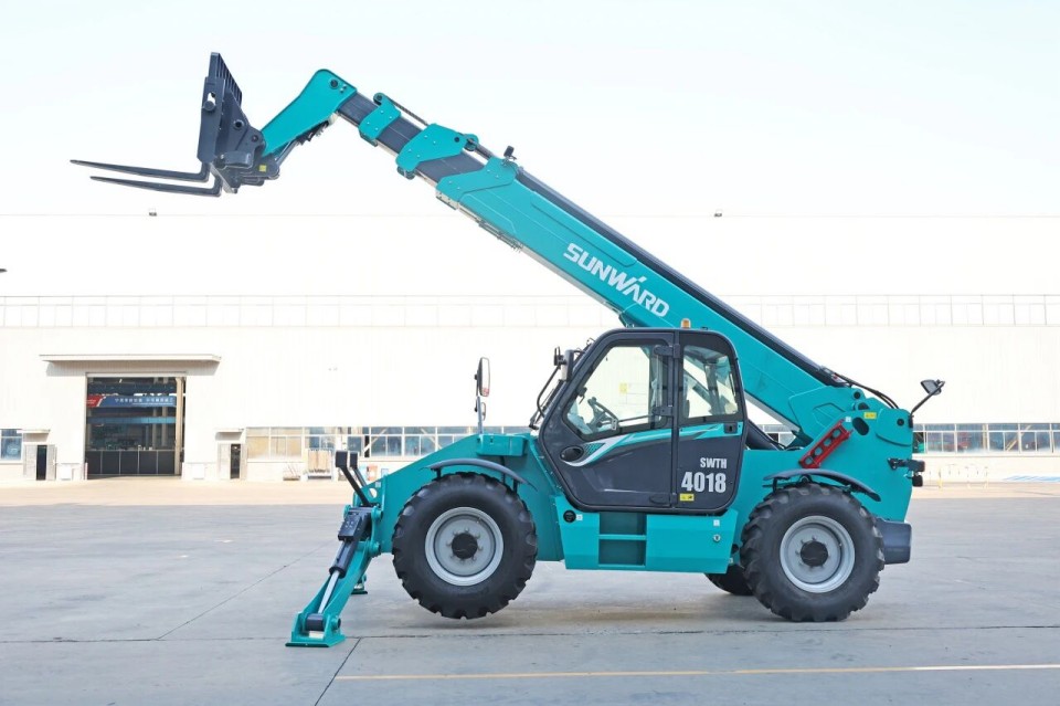 高端机型“双箭齐发”！！3044am永利集团智能两款伸缩臂叉装车乐成下线