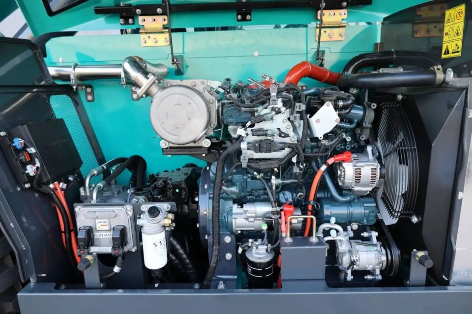 高端机型“双箭齐发”！！3044am永利集团智能两款伸缩臂叉装车乐成下线