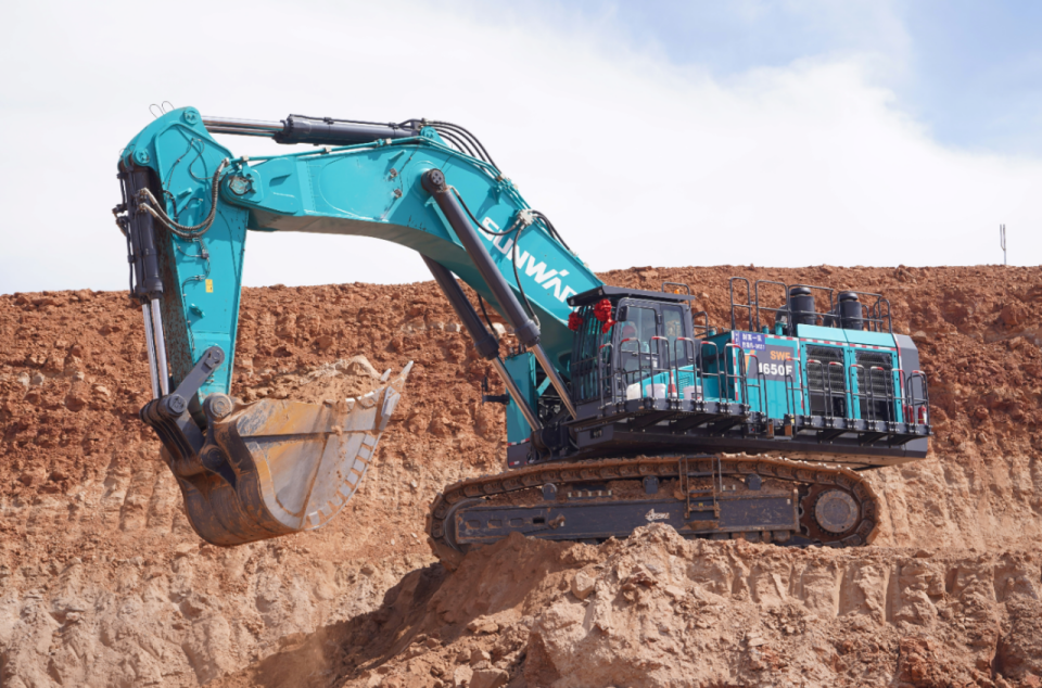 立异引领，，，实力见证！！3044am永利集团智能明星产品荣登“2025工程机械TOP10年度榜”