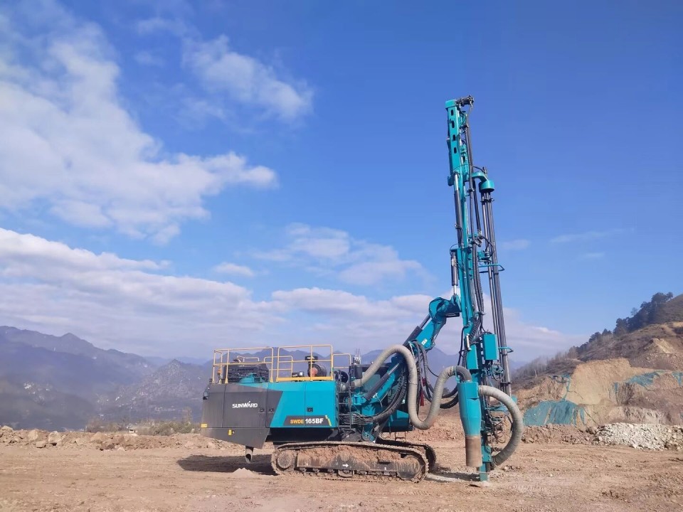 立异引领，，，实力见证！！3044am永利集团智能明星产品荣登“2025工程机械TOP10年度榜”