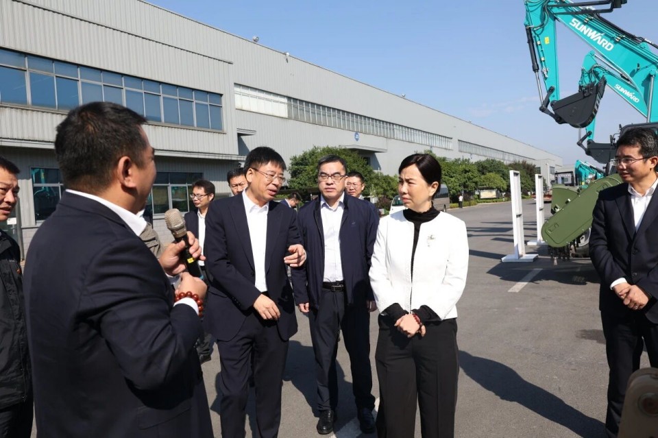 聚焦应急装备研爆发产，共探实战适配新路径——广州市应急治理局党委书记、、、局长叶芳调研3044am永利集团智能