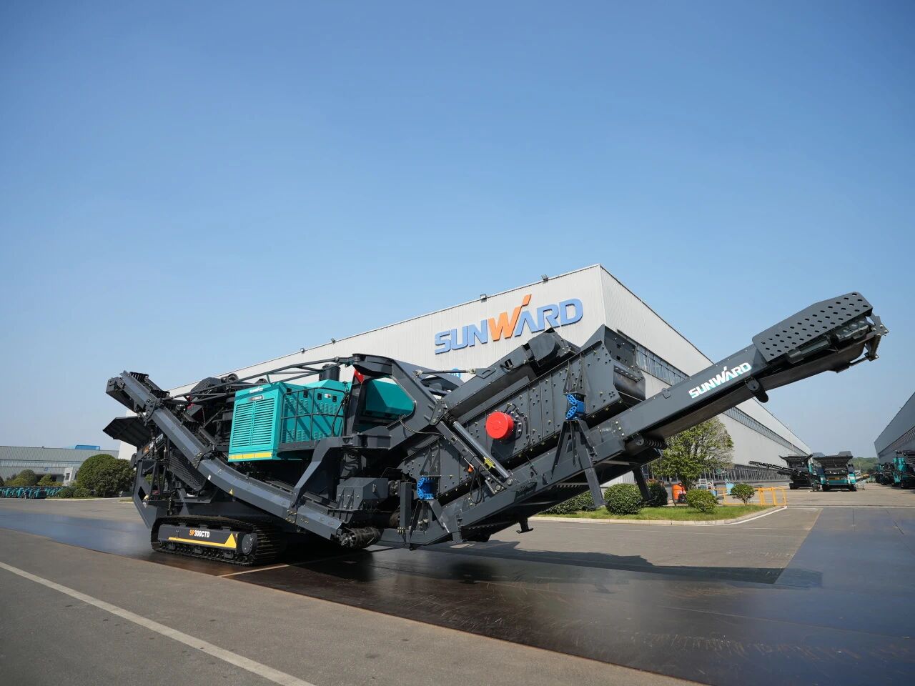 破局国际市场，，，无惧极寒工况！3044am永利集团智能SP300CTD柴电两用圆锥破碎站乐成下线