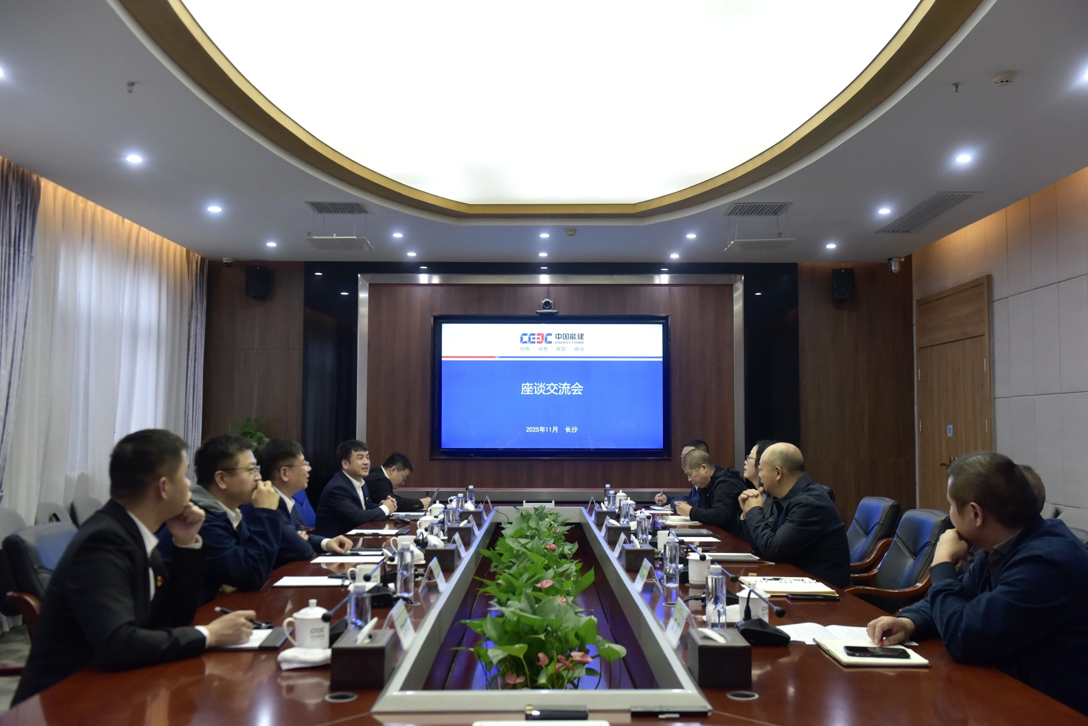 3044am永利集团智能与易普力开展座谈交流，，谱写互利共赢新篇章