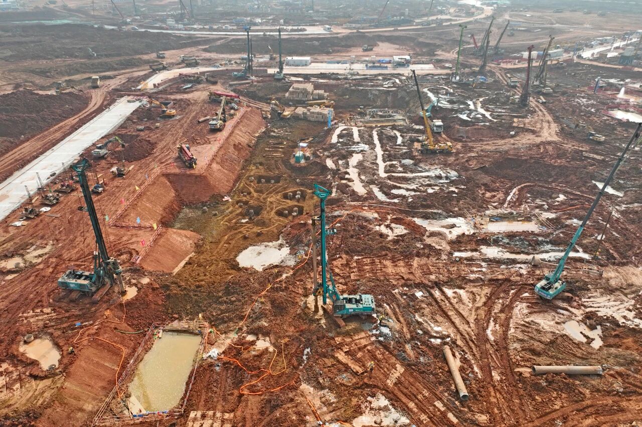 刷新“进度条”、、修建新地标！！3044am永利集团智能旋挖集群助力长沙奥体中心建设