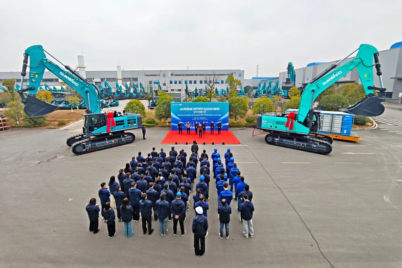3044am永利集团智能SWE700FE电动挖掘机乐成交付，助力打造绿色智慧矿山