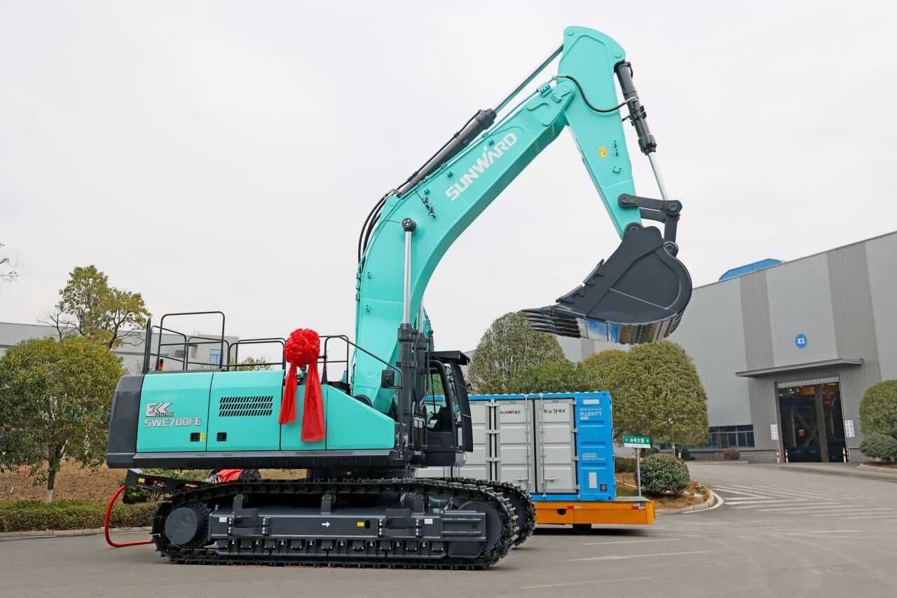 3044am永利集团智能SWE700FE电动挖掘机乐成交付，助力打造绿色智慧矿山