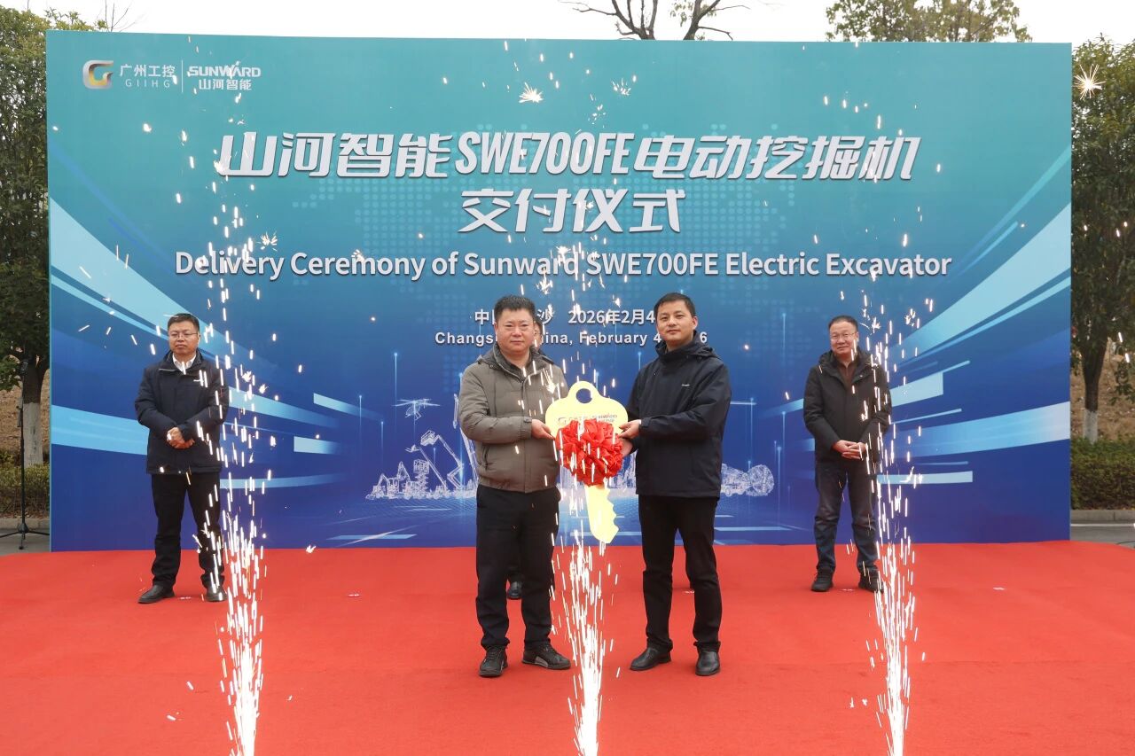 3044am永利集团智能SWE700FE电动挖掘机乐成交付，助力打造绿色智慧矿山