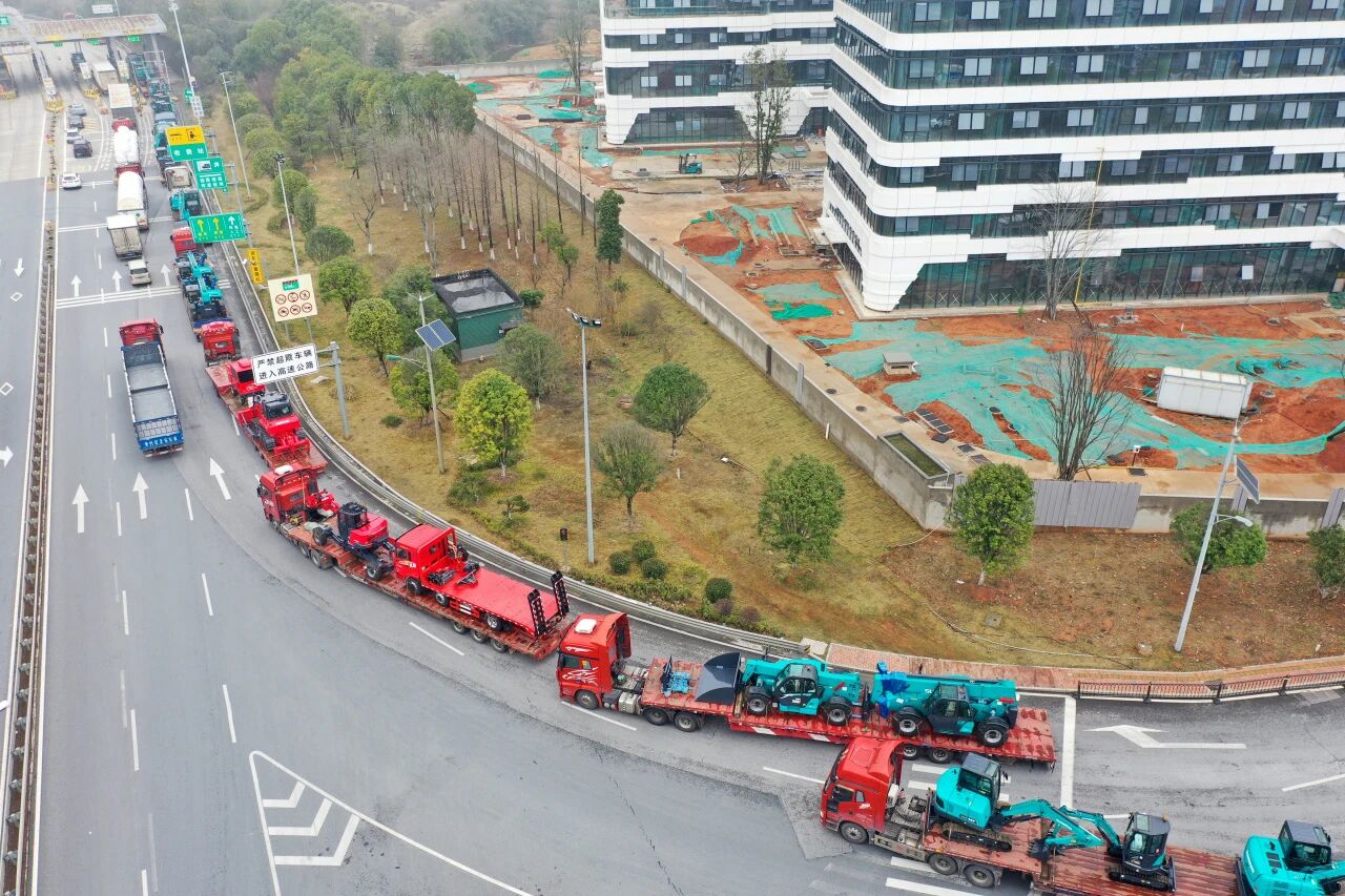 3044am永利集团智能举行2026年正月系列发货仪式，，，过亿元装备奔赴全球